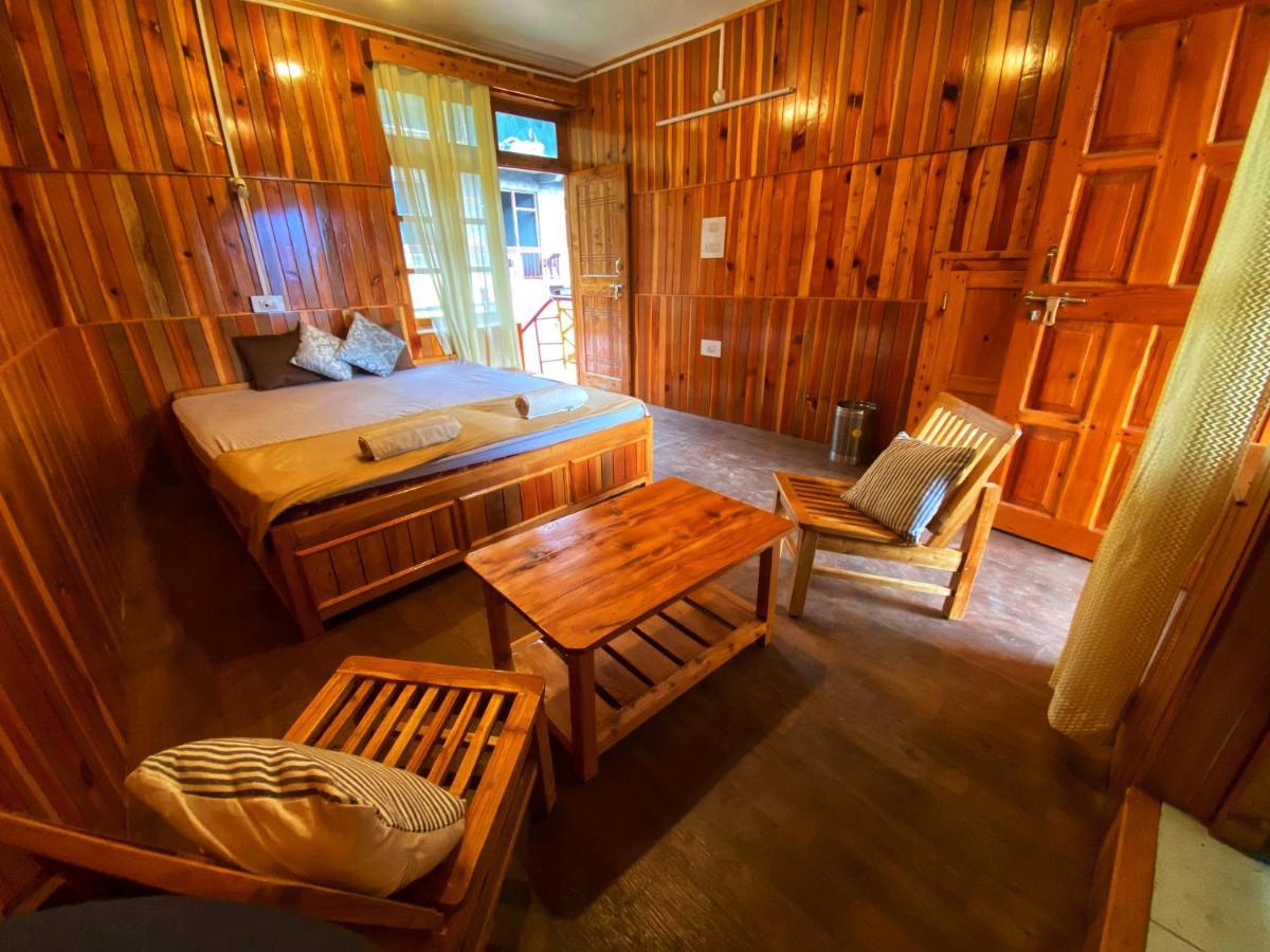 Pine Tower Inn Manāli Exterior foto